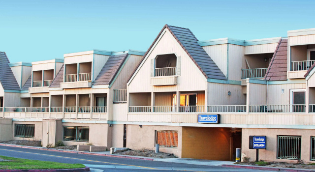 Travelodge by Wyndham Ocean Front, Забронировать Отель Сансет-Бич Beach Cities Orange County