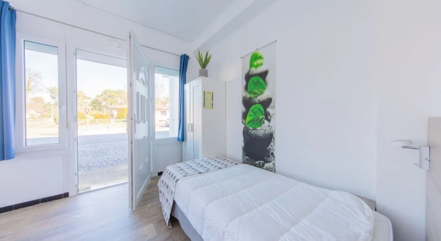 Номер Comfort Hôtel Land'Azur