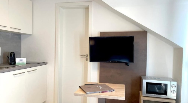 Одноместный номер Standard с видом на сад Hana Aparthotel