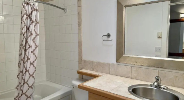 Коттедж с 2 комнатами Cozy 2 Bedroom Waterfront Cottage With Hot Tub
