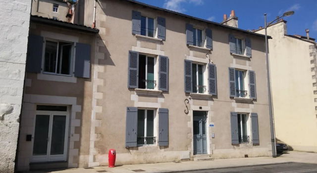 Les Trois Fontaines, Rezerwuj Hotel Poitiers Futuroscope