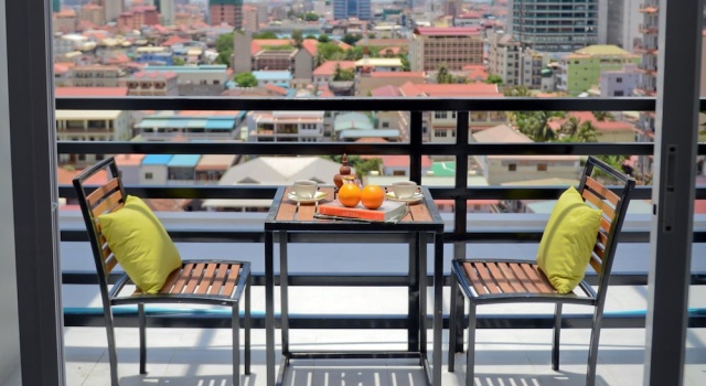 Двухместный номер Deluxe с балконом Kolab Sor Phnom Penh Hotel