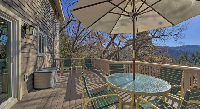 Mountainside Cabin w/ Deck - 16 Miles to Skiing!, Забронировать Дом для отпуска Твин Пикс San Bernardino Mountains