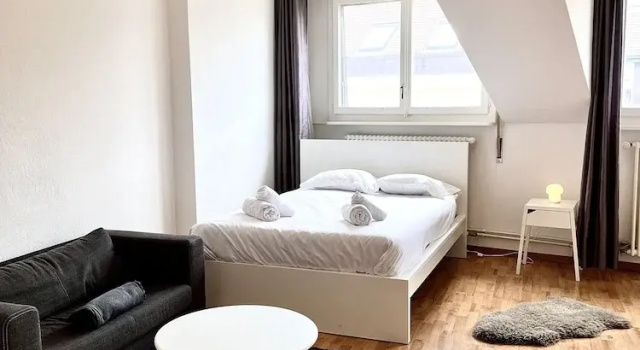 Апартаменты Yooneet Boutique Studio 2' Train Station