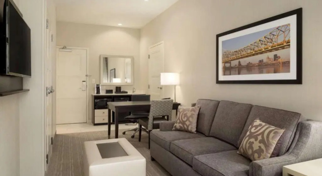 Люкс Embassy Suites Louisville Downtown