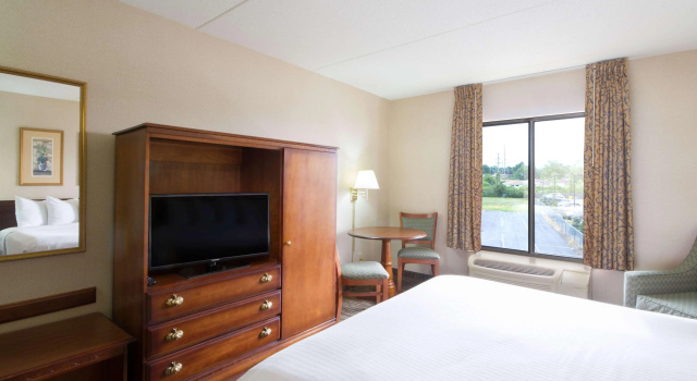 Comfort Inn & Suites Buffalo Airport, Забронировать Отель Чиктовага Буффало