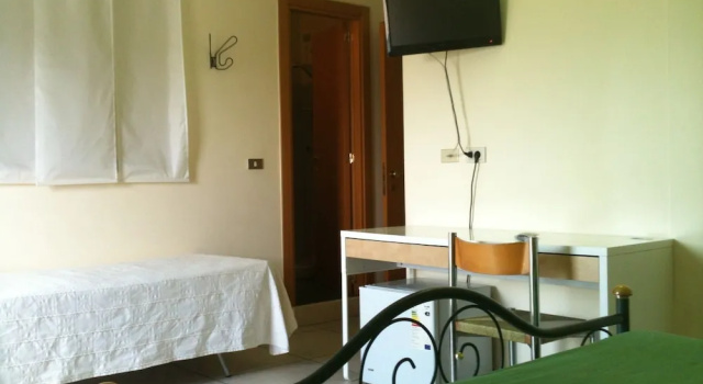 Трёхместный номер Standard с балконом Hotel Esperia