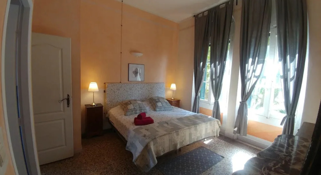 5 Family Apartments with Pool & Large Garden in Historic Pézenas Convent, Забронировать Отель Пезенас Hérault