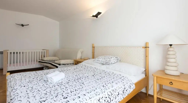 Holiday Home Valica, Забронировать Отель Отели Малинска с парковкой, Парковка