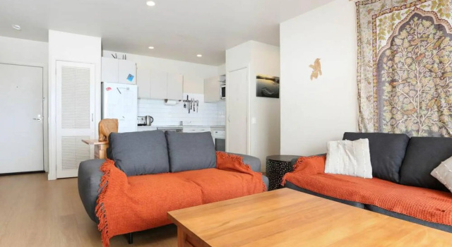 Central and stylish apartment with city views, Забронировать Апартаменты/квартира Отели региона Окленда с парковкой, Парковка
