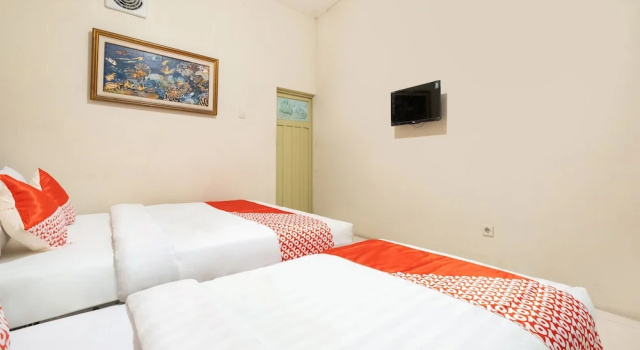 Mettaloka Guesthouse, Rezerwuj Hotel Hotele w Central Java z Parkingiem, Parking