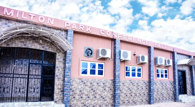Milton Park Hotel & Resort, Đặt Khu nghỉ dưỡng Kano Nigeria