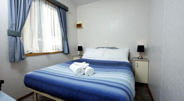 Коттедж Lakes and Craters Holiday Park