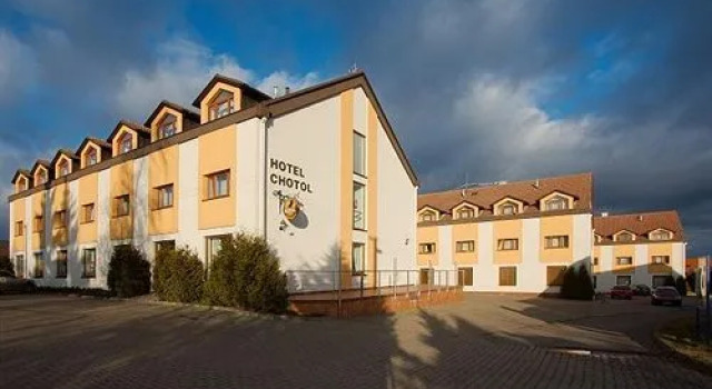 Hotel CHOTOL, Забронировать Отель Горомержице Центральной Богемии