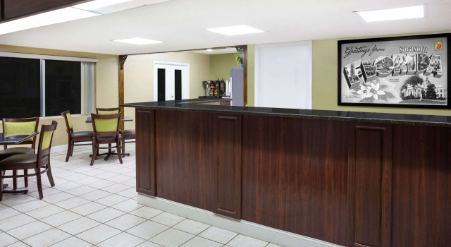 Super 8 by Wyndham Sarasota Near Siesta Key