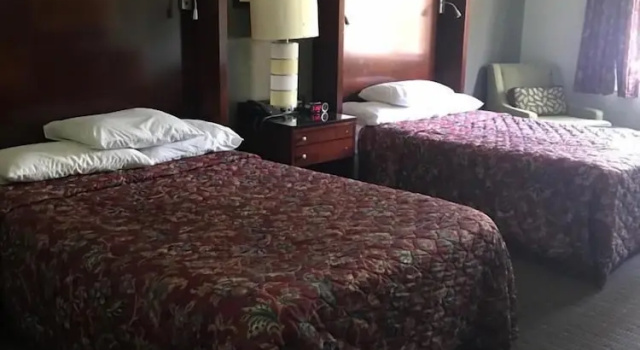 Четырёхместный номер Standard CCI Express Inn