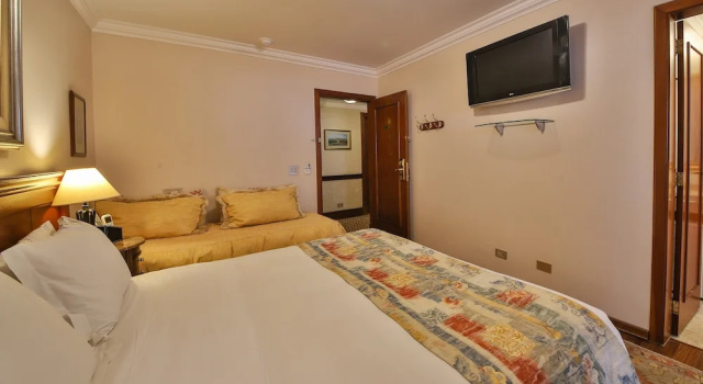 Трёхместные апартаменты Superior Le Suisse Elegance Hotel