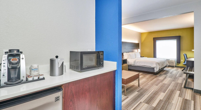 Двухместный номер Standard Holiday Inn Express Hotel & Suites Clearwater US 19 North by IHG