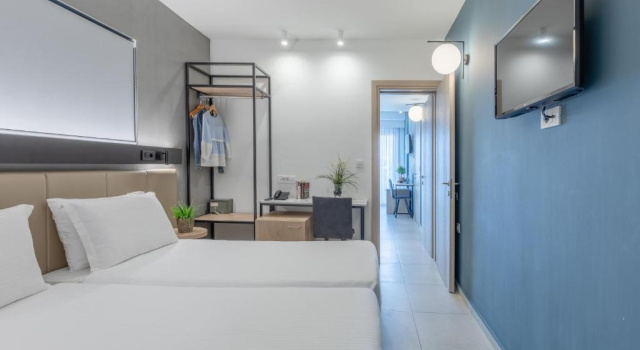 Четырёхместный номер Standard Hotel Avra by Smile hotels
