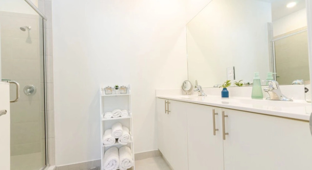 The Sunnyside Glamorous Home 4BR New MIA, Book Hotel Princeton Florida