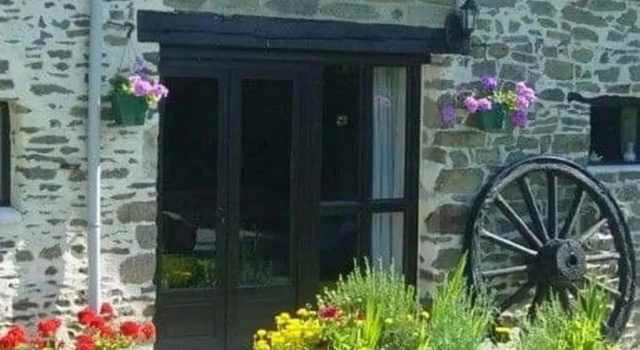 Fantastic gites 1 of 3, with pool in the beautiful Mayenne countryside, Забронировать Отель Мадре 