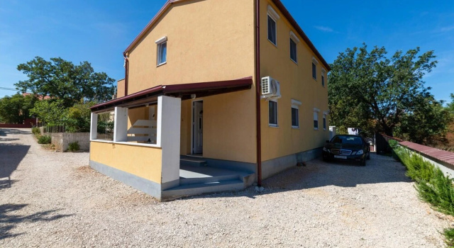 Awesome Apartment in Seline With Wifi and 1 Bedrooms, Забронировать Апартаменты/квартира Отели Starigrad-Paklenica Riviera с парковкой, Парковка