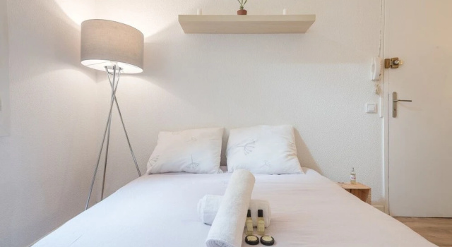 Charming Studio Place Gambetta, Забронировать Отель Бордо Жиронда