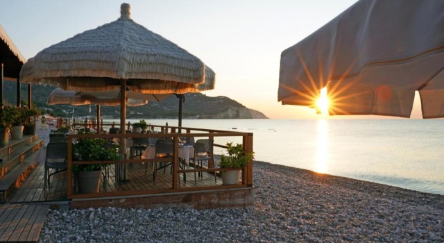 Коттедж Ferienwohnung ulivo mit Pool und Privatstrand