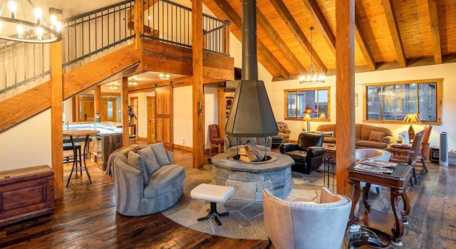4 Mi to Diamond Peak Ski Resort: Gem w/ Hot Tub, Забронировать Дом для отпуска Виллы Норт-Лейк-Тахо, Вилла