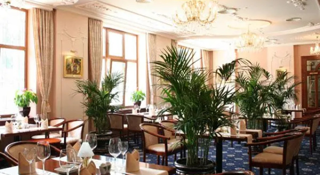 Palace Resort And Spa, Забронировать Курортный отель Отели Жудец Сибиу с парковкой, Парковка