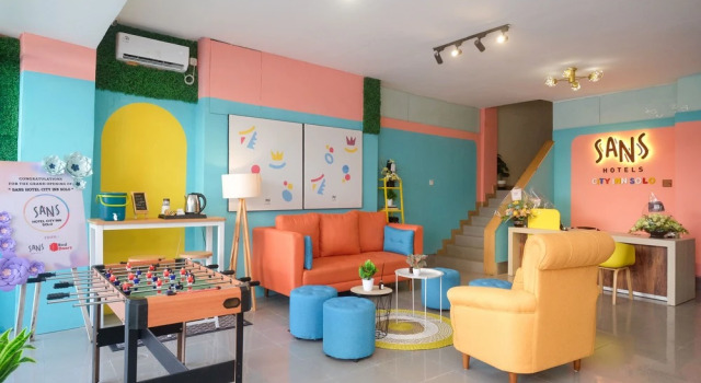 Sans Hotel City Inn Solo by RedDoorz, Boek Hotel Solo Central Java, in de buurt van Kampung Batik Kauman