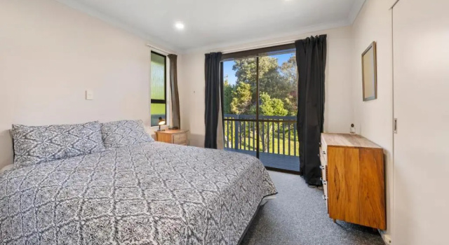 Kapiti Views - Waikanae Beach Holiday Home, Забронировать Отель Уэйкана Kapiti Coast, рядом с Пляж Ваиканае