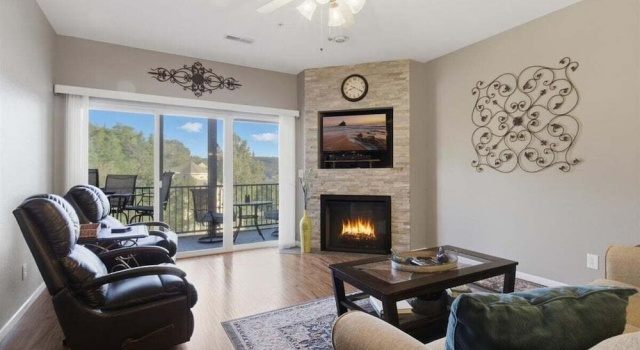 Номер Standard Lakefront Condo w/ 3 Pools, Boat Slip & Patio Views at 13mm of the BIg Niangua