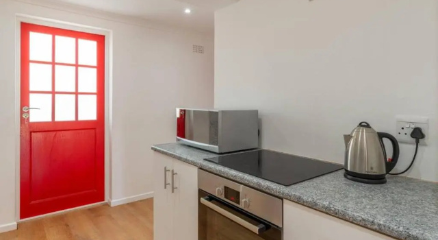 19 Glenhof Road House