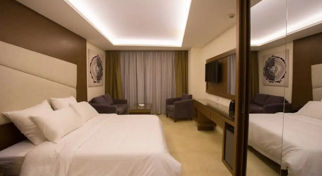 Номер Comfort Opera Hotel