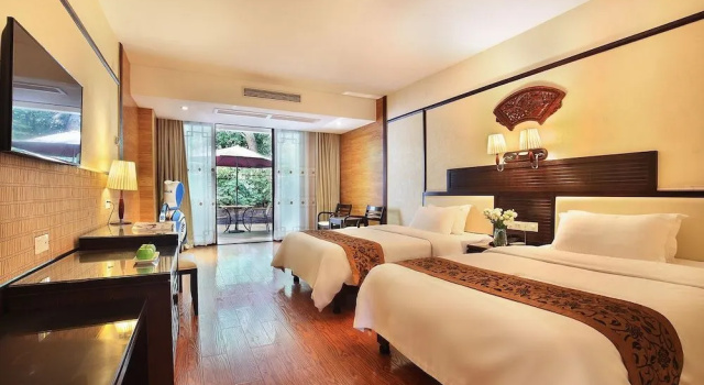 Dongjiang Golf Resort Hotel, Rezerwuj Ośrodek wypoczynkowy Hotele w Guilin z Basenem, Basen