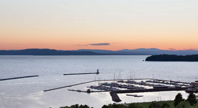Двухместный номер Standard с видом на озеро Hotel Champlain Burlington, Curio Collection by Hilton