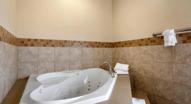 Номер Business Comfort Inn & Suites Pueblo