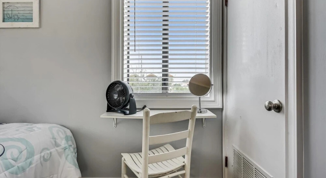 Cozy Holiday Hideaway, Sleeps 4! Steps To The Beach! Renovated 2021 Condo by RedAwning