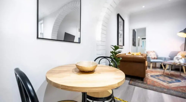Contemporary 2-bed House in Trendy Enmore, Забронировать Апартаменты/квартира Отели Sydney Region с парковкой, Парковка