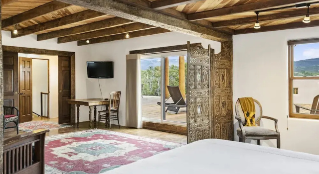 Коттедж с балконом Cielo Lindo - Secluded Southwestern Retreat Within Minutes of Downtown