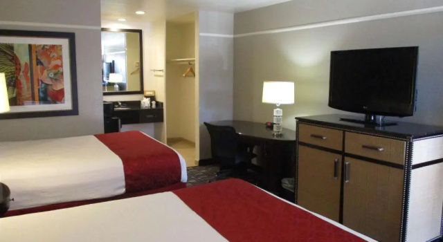 Люкс с 2 комнатами SureStay Hotel by Best Western Buena Park Anaheim