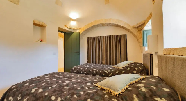 Trullo Pietra Rossa with Pool by Wonderful Italy, Varaa Villa Hotellit Ostuni uima-altaalla, Uima-allas