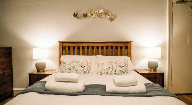 Апартаменты 3 bed on Picturesque Victoria Street