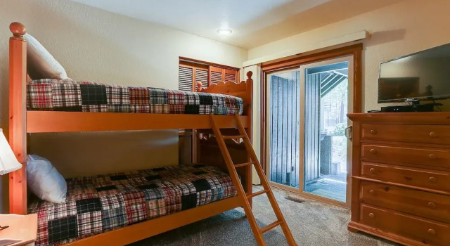 3 Spyglass Home on Meadows Golf Course feature Brand New Hot Tub and Bikes by RedAwning, Book Feriehus Sunriver Mount Bachelor