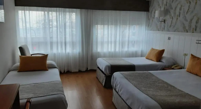 Четырёхместный номер Standard Hotel Almirante