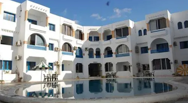Résidence L'Arabesque, Varaa Hotelli Nabeul hotellit, joissa on uima-allas, Uima-allas