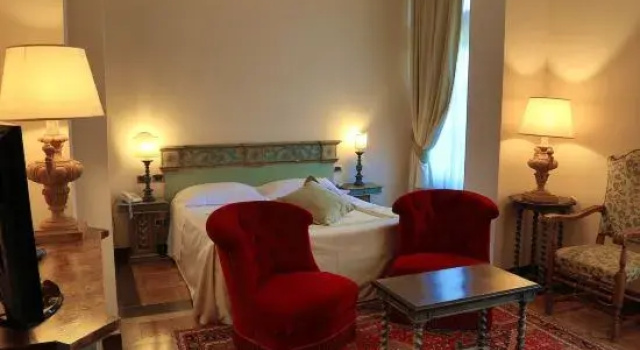 Полулюкс Hotel La Collegiata