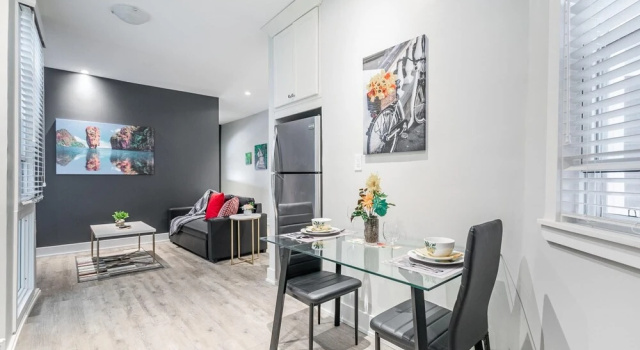 Upscale 2BR Apt - Prime Location w Netflix
