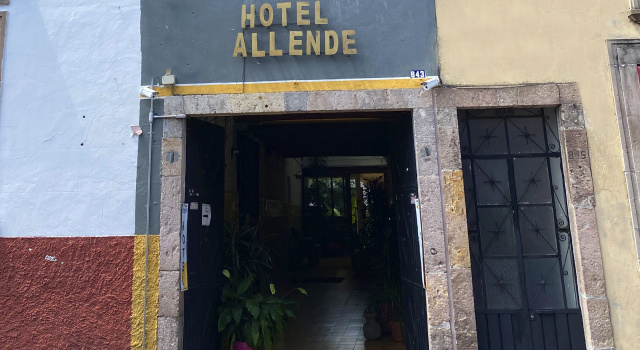 Hotel and Hostel Allende Morelia, Rezervovat Hostel Morelia hotely s parkováním, Parkování